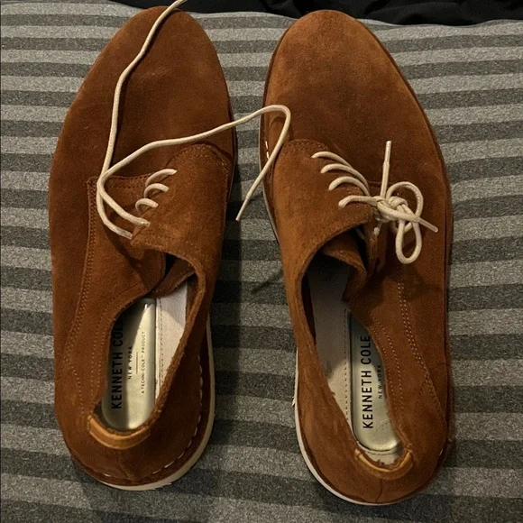 Kenneth Cole Brown Suede Shoes with Cream Laces - Picture 3 of 3